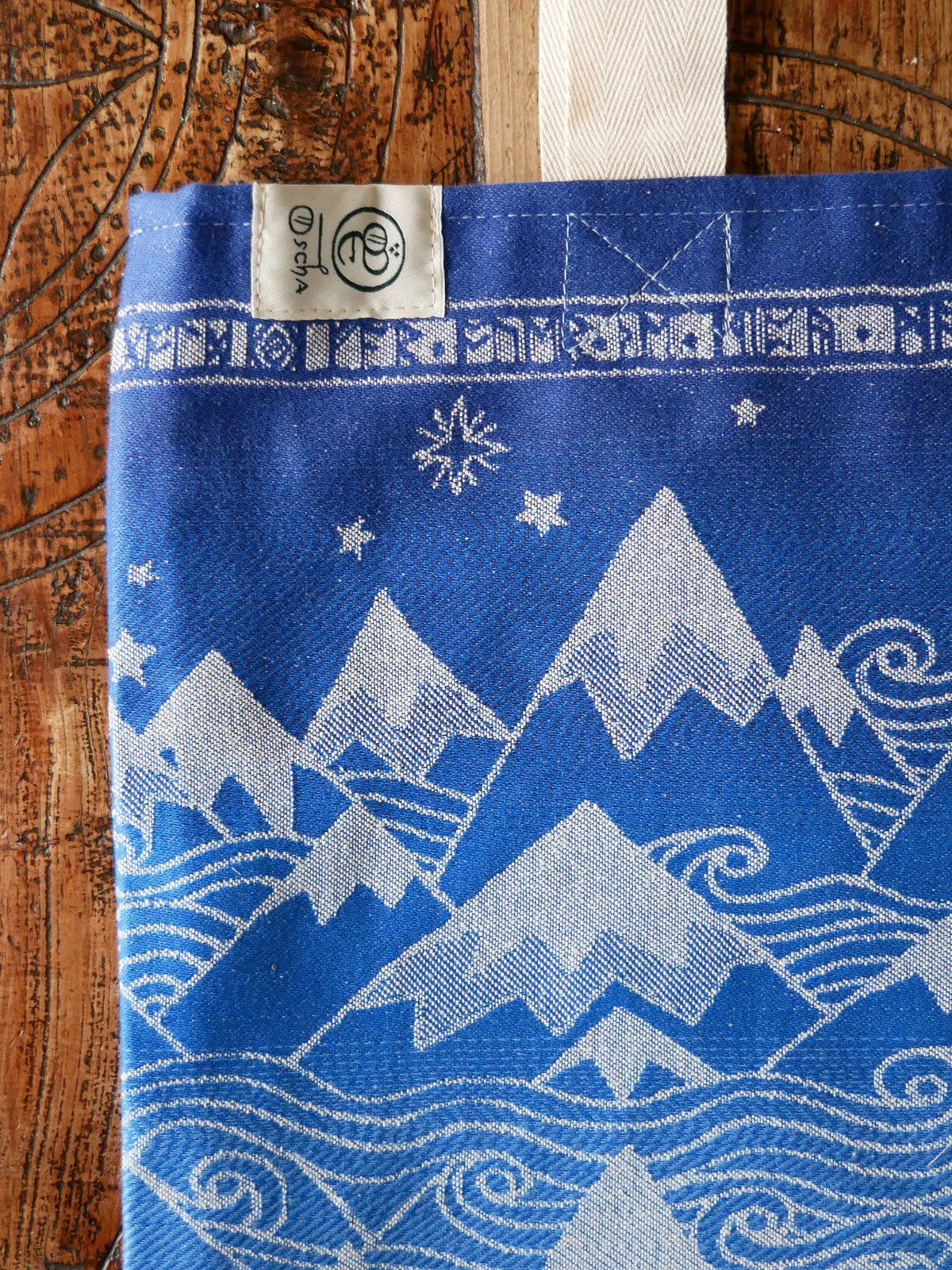 Misty Mountains – Tragetasche aus Jacquard