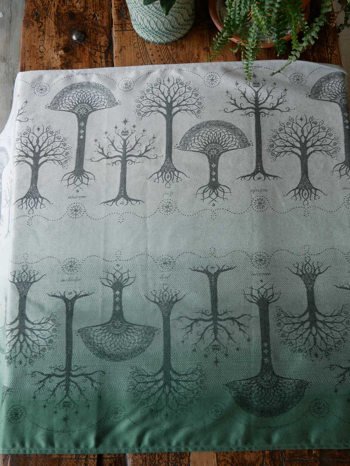 Bäume von Gondor Durch den Nebel Baby Wrap