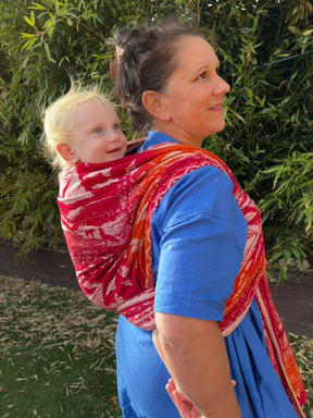 Oscha customer in red Hobbit Quest sling. 